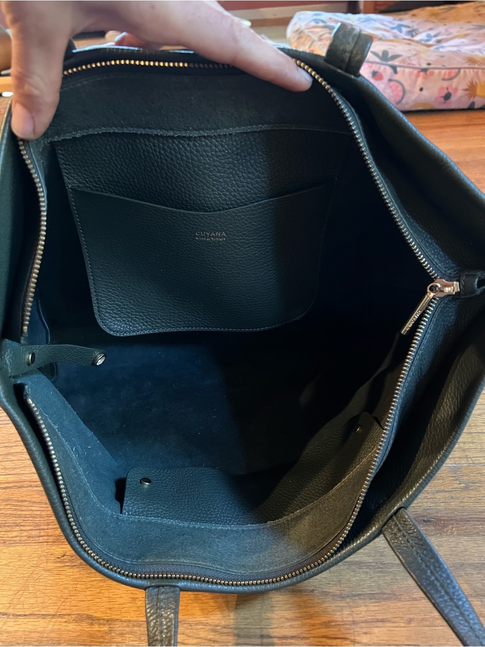 Cuyana Olive Green Pebbled Leather Tote - Picture 7 of 8